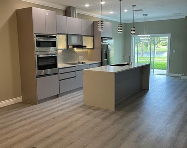 1810 Brentwood Court - Photo Thumbnail 2
