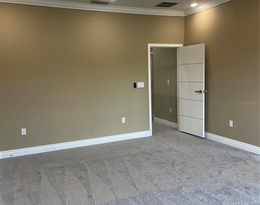 1810 Brentwood Court - Photo Thumbnail 11
