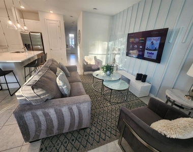 1072 Plantation Lane - Photo Thumbnail 8