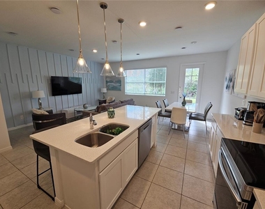 1072 Plantation Lane - Photo Thumbnail 13