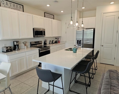 1072 Plantation Lane - Photo Thumbnail 12