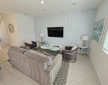 1072 Plantation Lane - Photo Thumbnail 10