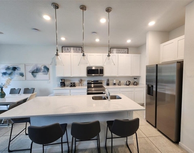 1072 Plantation Lane - Photo Thumbnail 14