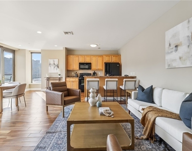 151 Fort Pitt Blvd - Photo Thumbnail 9