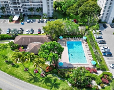 3050 N Palm Aire Drive - Photo Thumbnail 38