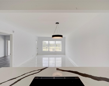 3050 N Palm Aire Drive - Photo Thumbnail 20