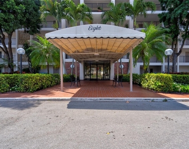 3050 N Palm Aire Drive - Photo Thumbnail 7