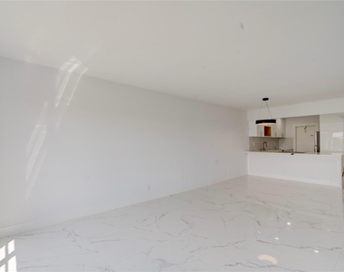 3050 N Palm Aire Drive - Photo Thumbnail 23