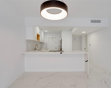 3050 N Palm Aire Drive - Photo Thumbnail 24