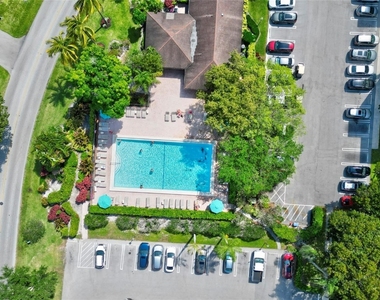 3050 N Palm Aire Drive - Photo Thumbnail 5