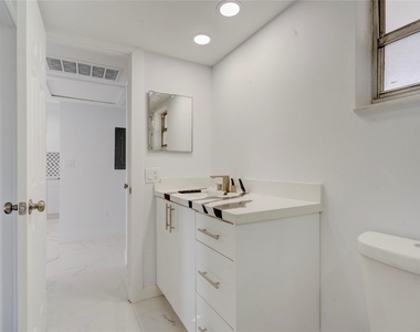 3050 N Palm Aire Drive - Photo Thumbnail 36