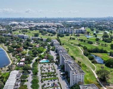 3050 N Palm Aire Drive - Photo Thumbnail 40