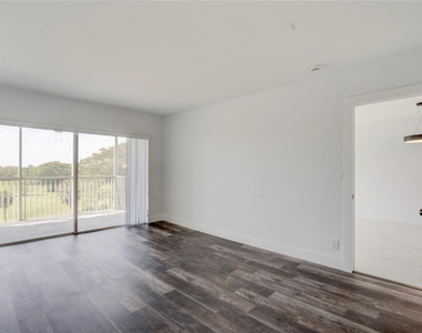 3050 N Palm Aire Drive - Photo Thumbnail 31
