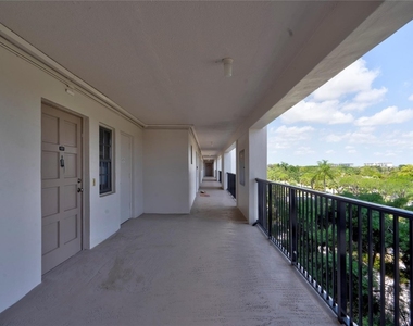 3050 N Palm Aire Drive - Photo Thumbnail 14
