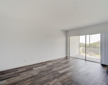 3050 N Palm Aire Drive - Photo Thumbnail 32