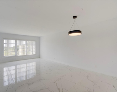 3050 N Palm Aire Drive - Photo Thumbnail 21