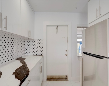 3050 N Palm Aire Drive - Photo Thumbnail 18
