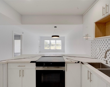3050 N Palm Aire Drive - Photo Thumbnail 19