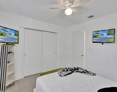 4422 Seagrape Drive - Photo Thumbnail 19