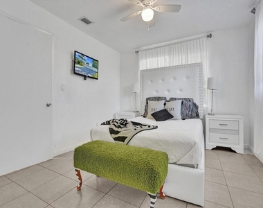 4422 Seagrape Drive - Photo Thumbnail 20