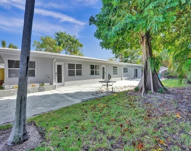 4422 Seagrape Drive - Photo Thumbnail 7