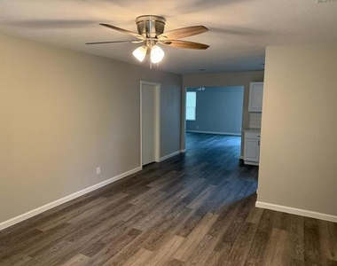 925 Bluewood Drive - Photo Thumbnail 2