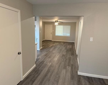 925 Bluewood Drive - Photo Thumbnail 19