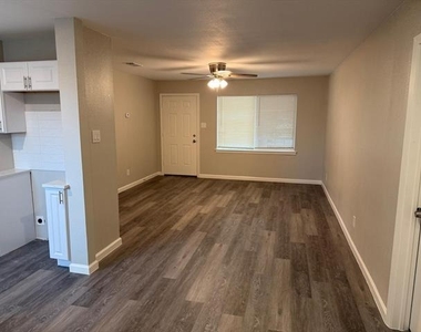 925 Bluewood Drive - Photo Thumbnail 25
