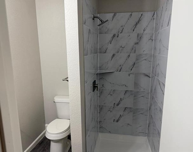 925 Bluewood Drive - Photo Thumbnail 16
