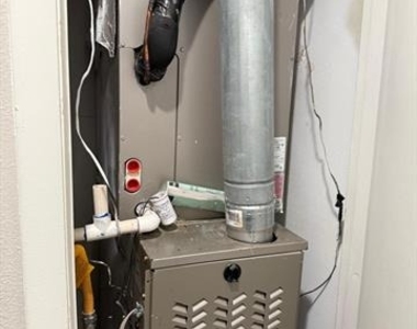 925 Bluewood Drive - Photo Thumbnail 10