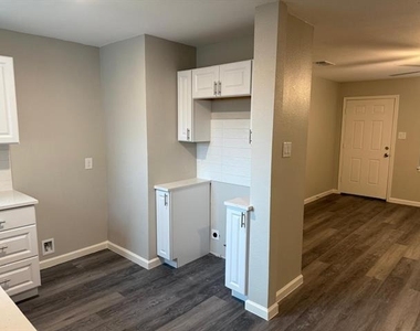 925 Bluewood Drive - Photo Thumbnail 1
