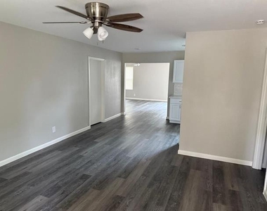 925 Bluewood Drive - Photo Thumbnail 26