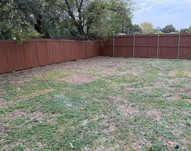 925 Bluewood Drive - Photo Thumbnail 22