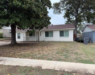 925 Bluewood Drive - Photo Thumbnail 31