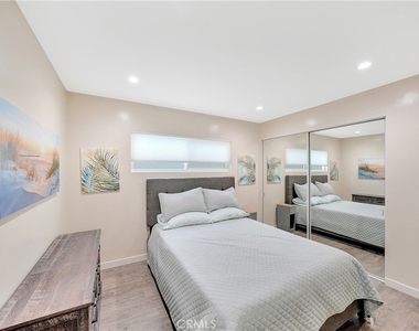216 Collins - Photo Thumbnail 10