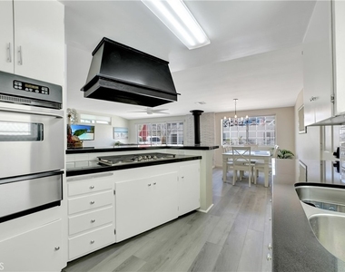 216 Collins - Photo Thumbnail 5
