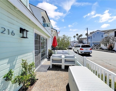 216 Collins - Photo Thumbnail 16