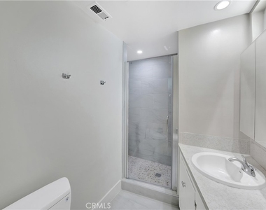 216 Collins - Photo Thumbnail 13