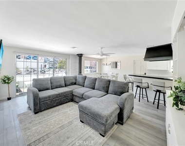 216 Collins - Photo Thumbnail 8