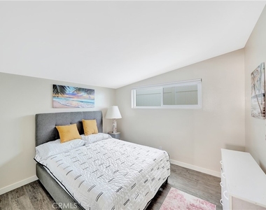216 Collins - Photo Thumbnail 11