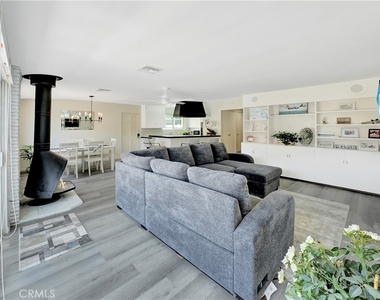 216 Collins - Photo Thumbnail 4