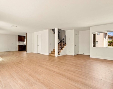 2214 Dufour Avenue - Photo Thumbnail 3