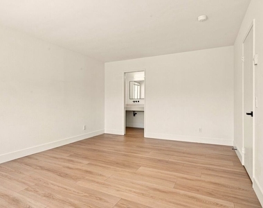 2214 Dufour Avenue - Photo Thumbnail 12
