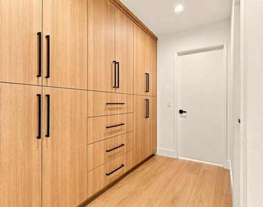 2214 Dufour Avenue - Photo Thumbnail 15