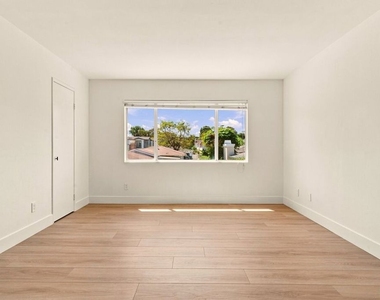 2214 Dufour Avenue - Photo Thumbnail 13