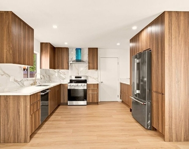 2214 Dufour Avenue - Photo Thumbnail 7
