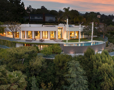 1118 Calle Vista Drive - Photo Thumbnail 10