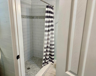 1504 E 33rd Avenue - Photo Thumbnail 28