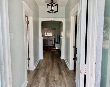 1504 E 33rd Avenue - Photo Thumbnail 6