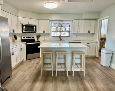 1504 E 33rd Avenue - Photo Thumbnail 19